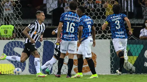 Atlético Mineiro sumó tres puntos gracias a un gol de Eduardo Vargas.