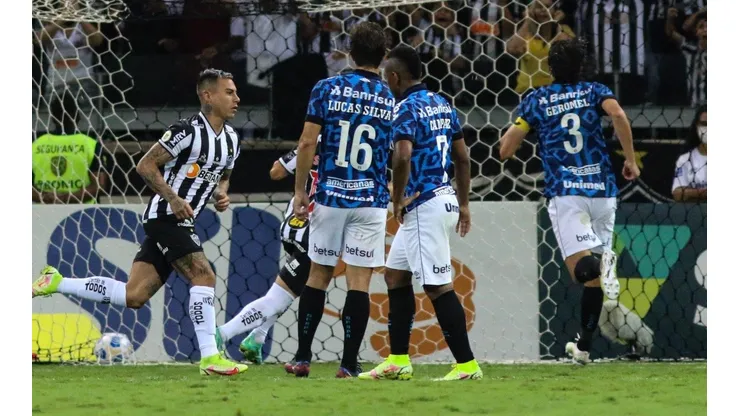 Atlético Mineiro sumó tres puntos gracias a un gol de Eduardo Vargas.