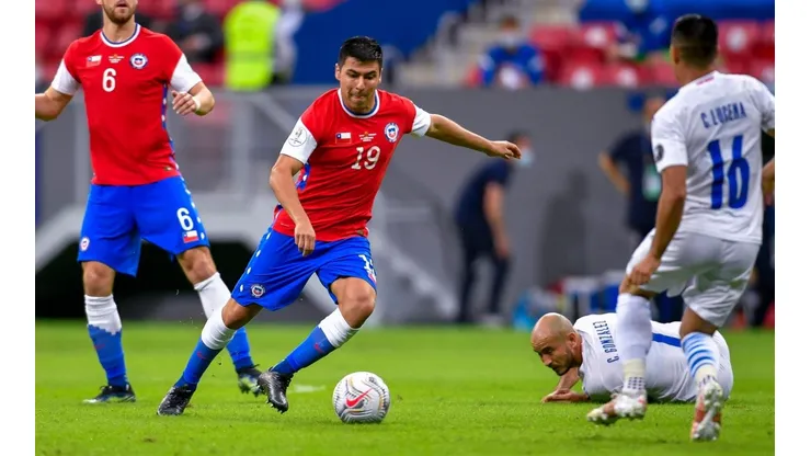 Alarcón dejó claro que quiere ser titular en Chile, pero no le resta méritos a sus compañeros