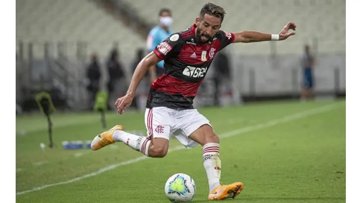Isla fue titular en empate de Flamengo ante Atlético Paranaense.