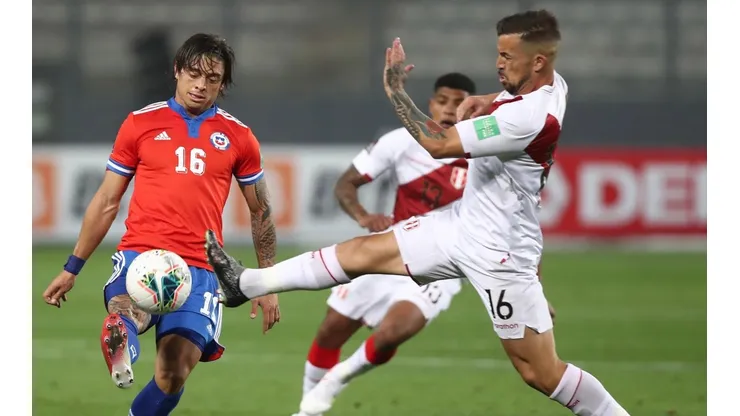 Joaquín Montecinos fue llamado de emergencia la última fecha FIFA donde tuvo su estreno ante Perú, en Lima.