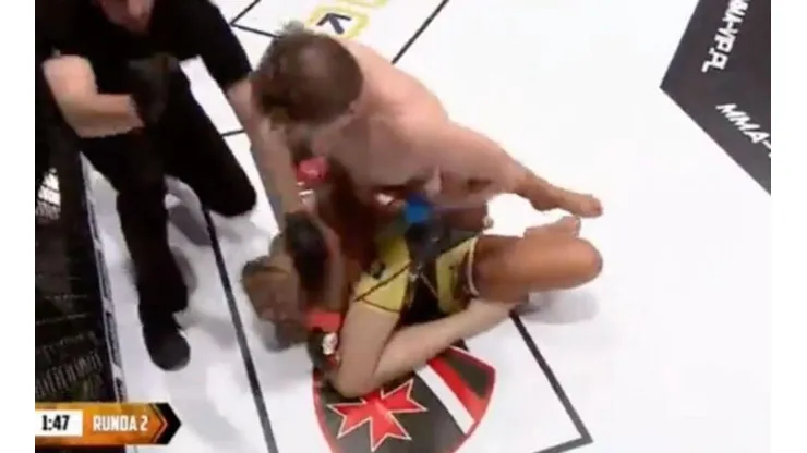 La pelea entre un hombre y una mujer en el MMA