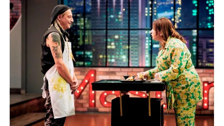 Gastón frente al jurado de Masterchef Celebrity.