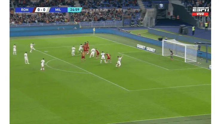 Zlatan Ibrahimovic marcó un golazo de tiro libre.
