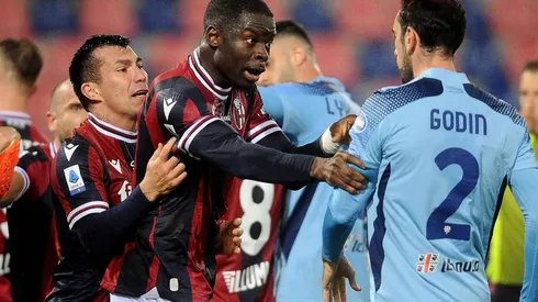 Medel asistió y por poco termina a los combos