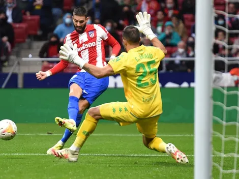 Atlético frena al Betis pese a tapadones de Claudio Bravo
