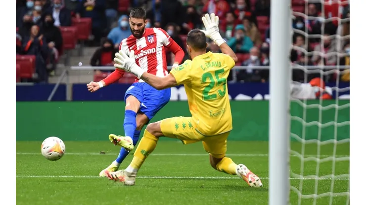 Claudio Bravo tuvo varias intervenciones fundamentales para salvar el arco del Betis.