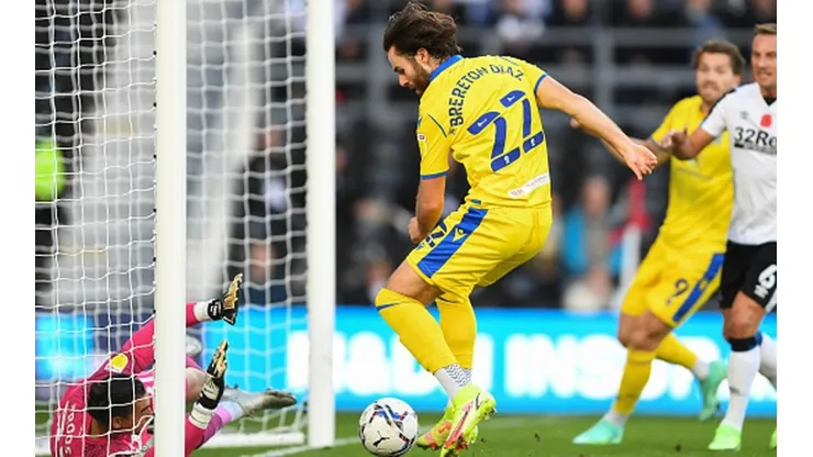Brereton y su primero de dos goles contra Derby County en la Championshio.