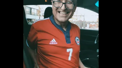 Jorge González revolucionó las redes con una nueva aparición futbolera, esta vez con la camiseta de Alexis Sánchez en la selección chilena