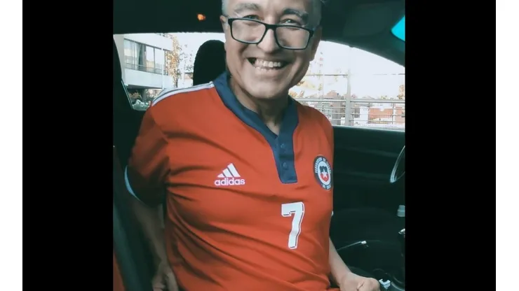 Jorge González revolucionó las redes con una nueva aparición futbolera, esta vez con la camiseta de Alexis Sánchez en la selección chilena