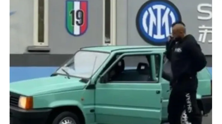Arturo Vidal llegando al último entrenamiento del Inter previo al duelo contra Udinese