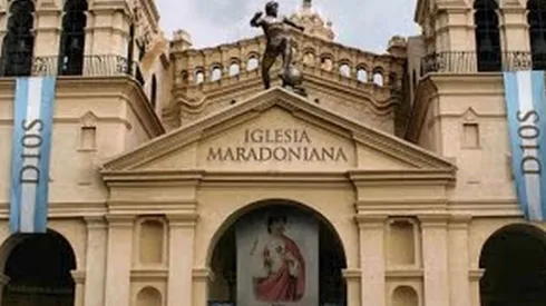 Los fieles creyentes del Diego se alistan para festejar su natalicio.