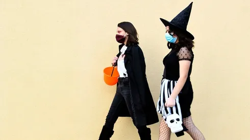 ¿Qué se conmemora en los feriados del 31 de octubre y el 1 de noviembre?