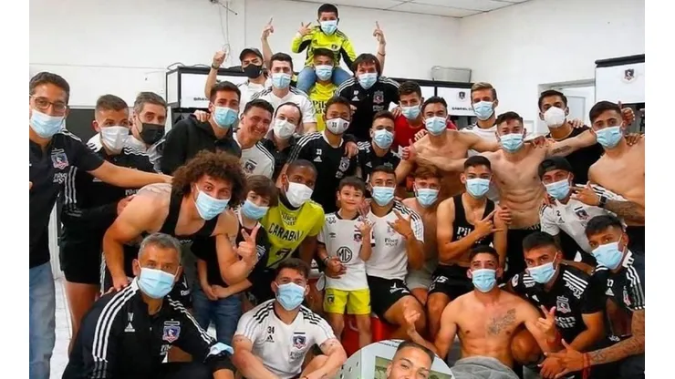 Colo Colo aparece junto a terceros y niños en la imagen del camarín que compartió el equipo después del triunfo sobre Universidad Católica