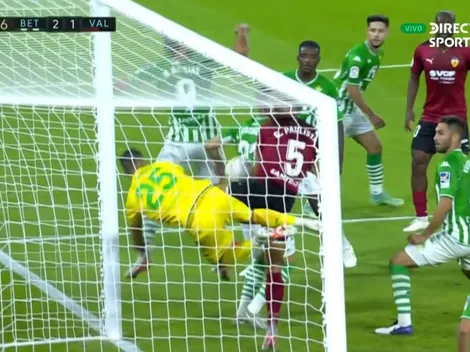 Valencia pone el gol del descuento con error de Claudio Bravo