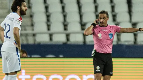 Loustau dirigió a Chile en el partido frente a Brasil en la Copa América