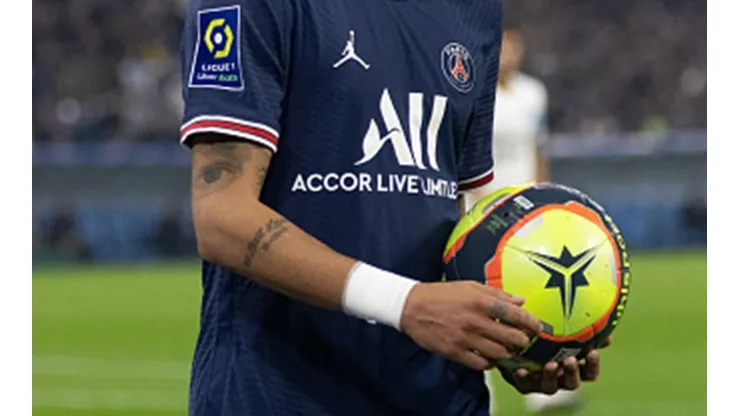 Un futbolista de PSG fue víctima de un violento ataque en París.