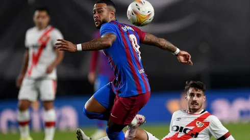 Memphis Depay falló un penal que pudo significar el gol del empate de Barcelona.