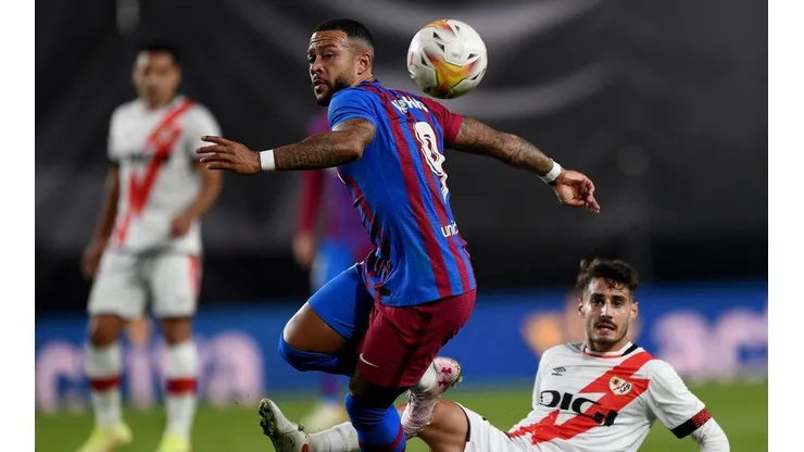 Memphis Depay falló un penal que pudo significar el gol del empate de Barcelona.
