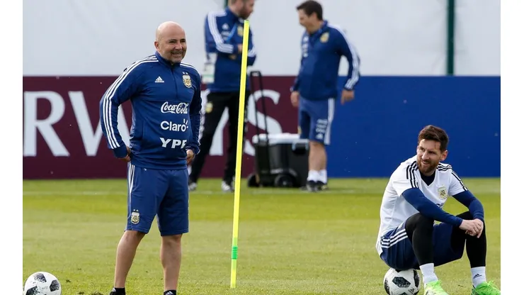 Sampaoli junto a Leo Messi en la selección argentina