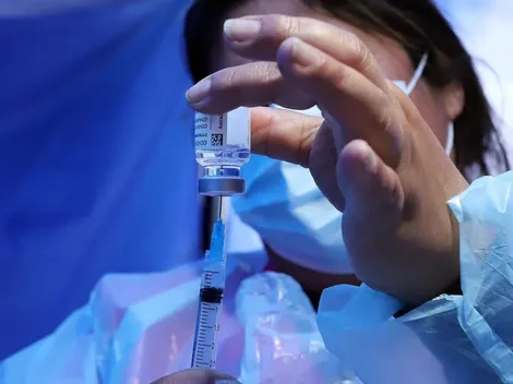 ¿A quiénes les corresponde vacunarse con primera o segunda dosis este martes 26 de octubre?