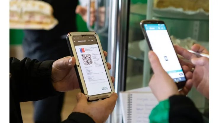 Mayores de 55 años necesitarán tres dosis para tener el carnet verde.