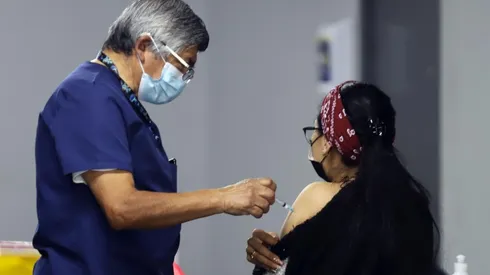 Chile uno de los primeros países en estudiar la efectividad de la Dosis de Refuerzo