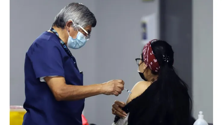 Chile uno de los primeros países en estudiar la efectividad de la Dosis de Refuerzo