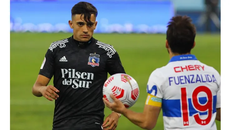 Colo Colo ante la UC en su anterior partido. Hoy se ven las caras de nuevo en el Monumental.
