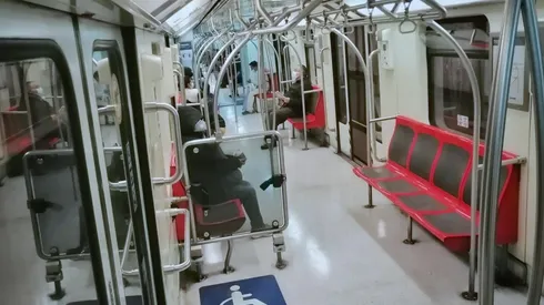 Conoce el horario del tren subterráneo.