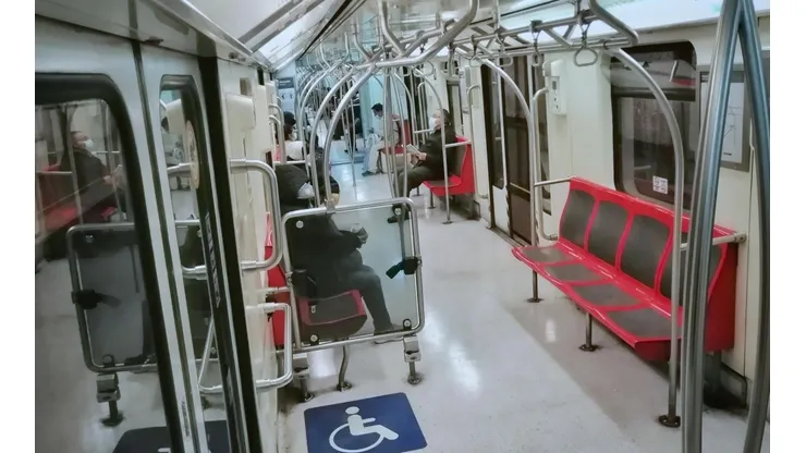 Conoce el horario del tren subterráneo.