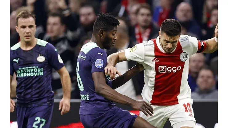 Ajax goleó a su clásico rival en Holanda