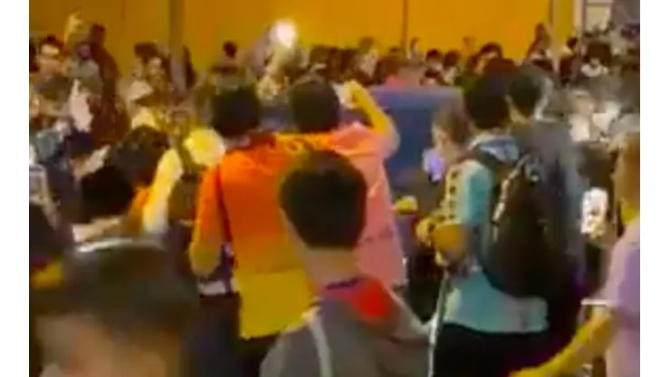 Ronald Koeman fue encarado por los hinchas del Barcelona afuera del Camp Nou