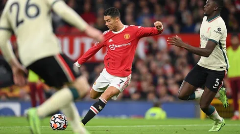 Cristiano Ronaldo tuvo una jornada violenta en Manchester United y terminó agarrando a patadas a un jugador del Liverpool