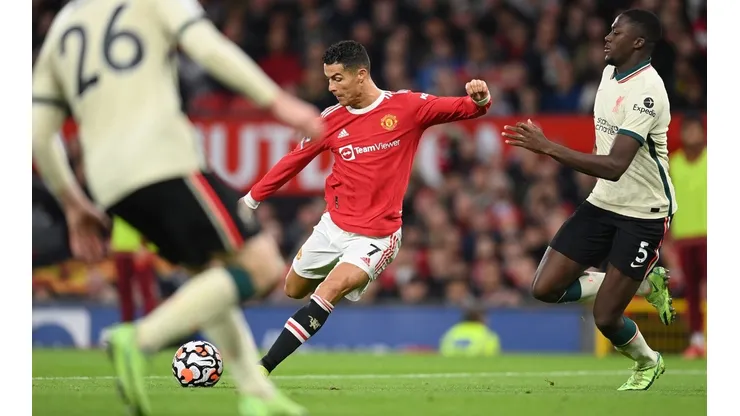 Cristiano Ronaldo tuvo una jornada violenta en Manchester United y terminó agarrando a patadas a un jugador del Liverpool