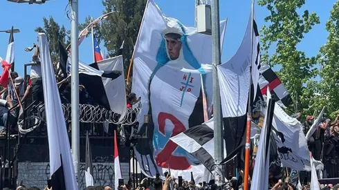 El lienzo del arengazo de Colo Colo dedicado a Nico Castillo.