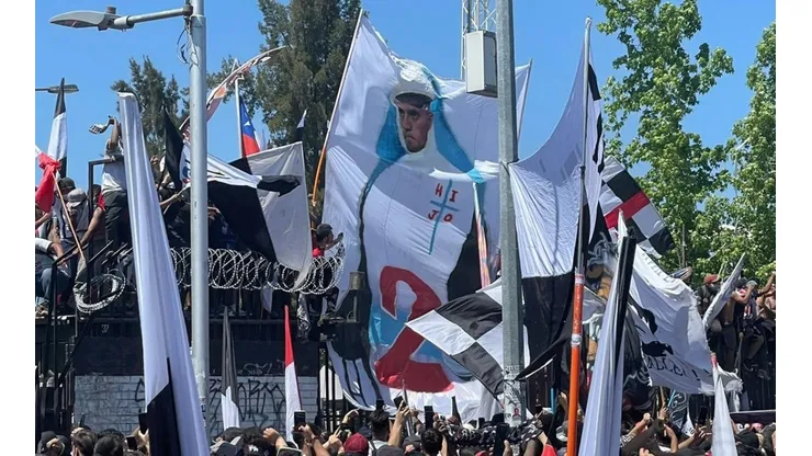 El lienzo del arengazo de Colo Colo dedicado a Nico Castillo.