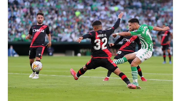Betis gana y presiona a los líderes en La Liga