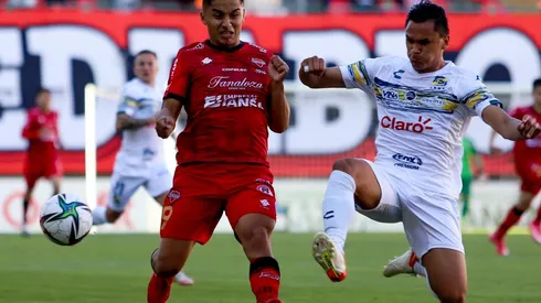 Ñublense y Everton protagonizaron un bonito partido con un entretenido primer tiempo.