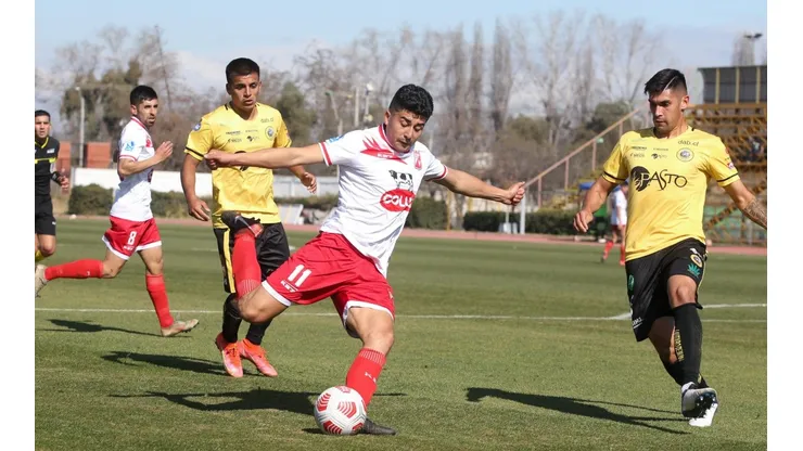 Lautaro de Buin y Deportes Valdivia animan uno de los duelos destacados de este fin de semana en la Segunda División.
