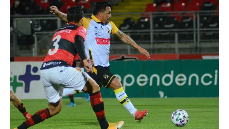 Esteban Paredes marcó un golazo en la visita a Rangers en Talca.