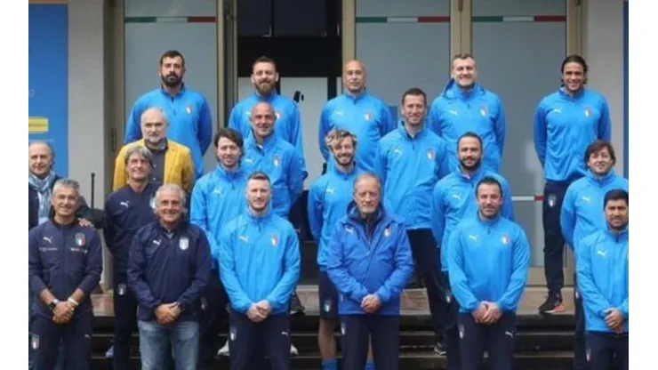 David Pizarro en la foto oficial de la Federación Italiana de Fútbol como entrenador