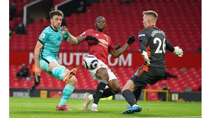 Liverpool y Manchester animan el Derbi del Noroeste de Inglaterra.