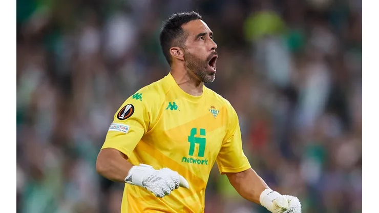 Bravo viene de un partidazo por Europa League.