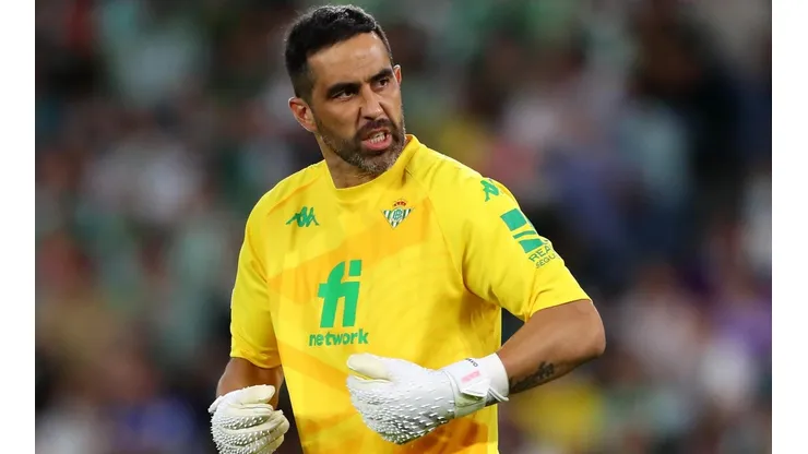 Claudio Bravo humilde tras aportar con dos tapadones en el empate de Betis frente al Bayer por Europa League.