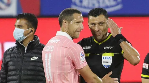 Roberto Tobar aclara las jugadas que están en la polémica y asume su error en la expulsión de Zampedri