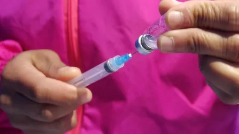 ¿Quiénes deben vacunarse con dosis de refuerzo este viernes?