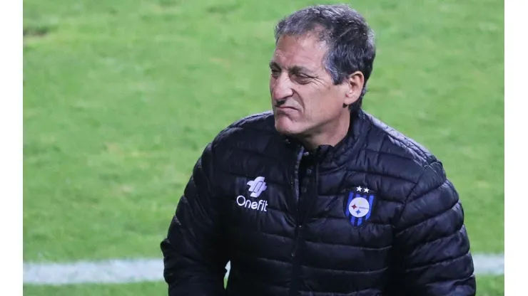 Mario Salas debutó con derrota en Huachipato ante Everton.