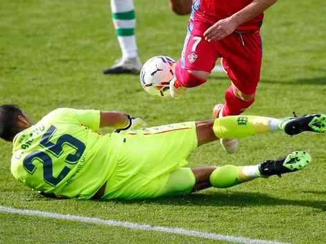 Bravo es el héroe europeo del Betis con dos tapadones