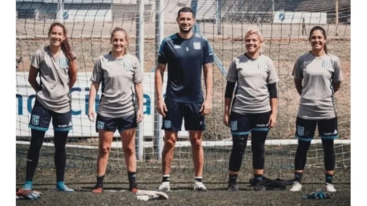 El chileno apoya con creces el desarrollo del fútbol femenino.